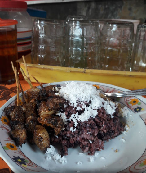 Sate Karak, 1. Nasi Goreng Jancuk, 2. Sego Sambel Khas Surabaya, 3. Nasi Cumi Nikmat Surabaya, 4. Nasi Campur Tambak Bayan, 5. Nasi Empal Pengampon, 6. Nasi Krawu Surabaya, 7. Rujak Cingur Khas Surabaya, 8. Tahu Tek Surabaya, 9. Pecel Semanggi, 10. Sate Klopo, 11. Sate Lisidu, 12. Sate Karak, 13. Lontong Kupang, 14. Lontong Balap Paling Enak, 15. Mie Akhirat Kota SBY, 16. Mie Pecun, 17. Bebek Mercon, 18. Bebek Palupi, 19. Bebek Goreng Sinjay, 20. Bebek Tugu Pahlawan, 21. Rawon Kalkulator Taman Bungkul, 22. Rawon Setan Khas Surabaya, 23. Belut Spesial Khas Surabaya, 24. Soto Lamongan Cak Har, 25. Kepiting Cak Gundul, 26. Tahu Campur , 27. Surabaya Snowcake , 28. Almond Crispy Cheese, 29. Es Krim Zangrandi , 30. Soto Gubeng, 31. Pohong Tata, 32. Lapis Surabaya, 33. Sirup Bogem Mangrove