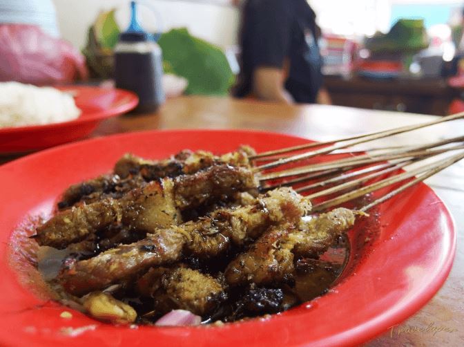 Sate Klopo, 1. Nasi Goreng Jancuk, 2. Sego Sambel Khas Surabaya, 3. Nasi Cumi Nikmat Surabaya, 4. Nasi Campur Tambak Bayan, 5. Nasi Empal Pengampon, 6. Nasi Krawu Surabaya, 7. Rujak Cingur Khas Surabaya, 8. Tahu Tek Surabaya, 9. Pecel Semanggi, 10. Sate Klopo, 11. Sate Lisidu, 12. Sate Karak, 13. Lontong Kupang, 14. Lontong Balap Paling Enak, 15. Mie Akhirat Kota SBY, 16. Mie Pecun, 17. Bebek Mercon, 18. Bebek Palupi, 19. Bebek Goreng Sinjay, 20. Bebek Tugu Pahlawan, 21. Rawon Kalkulator Taman Bungkul, 22. Rawon Setan Khas Surabaya, 23. Belut Spesial Khas Surabaya, 24. Soto Lamongan Cak Har, 25. Kepiting Cak Gundul, 26. Tahu Campur , 27. Surabaya Snowcake , 28. Almond Crispy Cheese, 29. Es Krim Zangrandi , 30. Soto Gubeng, 31. Pohong Tata, 32. Lapis Surabaya, 33. Sirup Bogem Mangrove