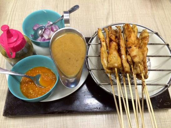 Sate Lisidu, 1. Nasi Goreng Jancuk, 2. Sego Sambel Khas Surabaya, 3. Nasi Cumi Nikmat Surabaya, 4. Nasi Campur Tambak Bayan, 5. Nasi Empal Pengampon, 6. Nasi Krawu Surabaya, 7. Rujak Cingur Khas Surabaya, 8. Tahu Tek Surabaya, 9. Pecel Semanggi, 10. Sate Klopo, 11. Sate Lisidu, 12. Sate Karak, 13. Lontong Kupang, 14. Lontong Balap Paling Enak, 15. Mie Akhirat Kota SBY, 16. Mie Pecun, 17. Bebek Mercon, 18. Bebek Palupi, 19. Bebek Goreng Sinjay, 20. Bebek Tugu Pahlawan, 21. Rawon Kalkulator Taman Bungkul, 22. Rawon Setan Khas Surabaya, 23. Belut Spesial Khas Surabaya, 24. Soto Lamongan Cak Har, 25. Kepiting Cak Gundul, 26. Tahu Campur , 27. Surabaya Snowcake , 28. Almond Crispy Cheese, 29. Es Krim Zangrandi , 30. Soto Gubeng, 31. Pohong Tata, 32. Lapis Surabaya, 33. Sirup Bogem Mangrove