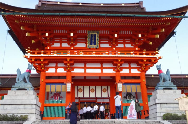 Senbon torii di Fushimi Inari Taisha via Matcha-jp, #1: Fushimi Inari Taisha, #2: Stasiun JR Inari – Stasiun Sagaarashiyama, #3: Stasiun Sagaarashiyama – Arashiyama Bamboo Forest, #5: Stasiun Sagaarashiyama – Stasiun Emmachi, #6: Kinkaku-ji Temple, #7: Gion