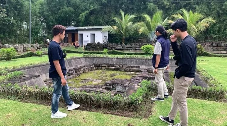 Sisa reruntuhan yang ada di sekitar candi badut via google maps, Alamat Candi Badut, Jam Operasional Candi Badut, Fasilitas Di Candi Badut, Harga Tiket Masuk Candi Badut, Rute Menuju Candi Badut, Sejarah Candi Badut, Daya Tarik Wisata