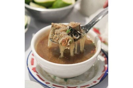 Sop Saudara via IG @nganre_rong, 1. Coto Makassar, 2. Sop Saudara, 3. Pallubasa, 4. Pallumara, 5. Konro Makassar, 6. Juku Pallu Ce’la, 7. Konro Bakar, 8. Sop Ubi, 9. Songkolo Bagadang, 10. Burasa, 11. Bebek Palekko, 12. Kapurung, 13. Mie Titi, 14. Barongko, 15. Pisang Epe, 16. Es Palu Butung, 17. Gogoso, 18. Sarabba, 19. Ikan Bakar Parape, Termasuk Makanan Khas Makassar, 20. Es Pisang Ijo, Makanan Khas Makassar yang Populer, 21. Jalangkote, 22. Sikaporo, 23. Kue Apang, Kue Tradisional Khas Makassar, 24. Pallu Kacci, 25. Nasi Kuning Riburane, 26. Roko-Roko Unti dan Cangkuning, 27. Putu Cangkiri, 28. Baje, 29. Kue Dange, 30. Buroncong, 31. Cucuru Bayao