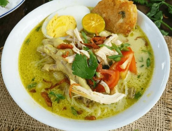 Soto Medan, 1. Lontong Medan, 2. Mie Gomak, 3. Sate Padang Medan , 4. Mie Aceh Medan, 5. Soto Medan, 6. Bihun Bebek, 7. Bakso Lembu Medan, 8. Es Krim Tip Top, 9. Kari Bihun Tabona, 10. Rujak Kolam Medan, 11. Teh Susu Telur, 12. Kwetiau Ateng, 13. Kolak Durian, 14. Saksang, 15. Babi Panggang Karo, 16. Daun Singkong Tumbuk, 17. Bika Ambon, 18. Durian Medan, 19. Ikan Teri Medan, 20. Lemang Medan , 21. Sate Kerang, 22. Kacang Sihobuk, 23. Kue Ombus-ombus, 24. Kopi Sidikalang, 25. Sirup Markisa
