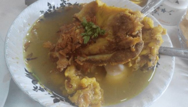 Soto Gubeng, 1. Nasi Goreng Jancuk, 2. Sego Sambel Khas Surabaya, 3. Nasi Cumi Nikmat Surabaya, 4. Nasi Campur Tambak Bayan, 5. Nasi Empal Pengampon, 6. Nasi Krawu Surabaya, 7. Rujak Cingur Khas Surabaya, 8. Tahu Tek Surabaya, 9. Pecel Semanggi, 10. Sate Klopo, 11. Sate Lisidu, 12. Sate Karak, 13. Lontong Kupang, 14. Lontong Balap Paling Enak, 15. Mie Akhirat Kota SBY, 16. Mie Pecun, 17. Bebek Mercon, 18. Bebek Palupi, 19. Bebek Goreng Sinjay, 20. Bebek Tugu Pahlawan, 21. Rawon Kalkulator Taman Bungkul, 22. Rawon Setan Khas Surabaya, 23. Belut Spesial Khas Surabaya, 24. Soto Lamongan Cak Har, 25. Kepiting Cak Gundul, 26. Tahu Campur , 27. Surabaya Snowcake , 28. Almond Crispy Cheese, 29. Es Krim Zangrandi , 30. Soto Gubeng, 31. Pohong Tata, 32. Lapis Surabaya, 33. Sirup Bogem Mangrove