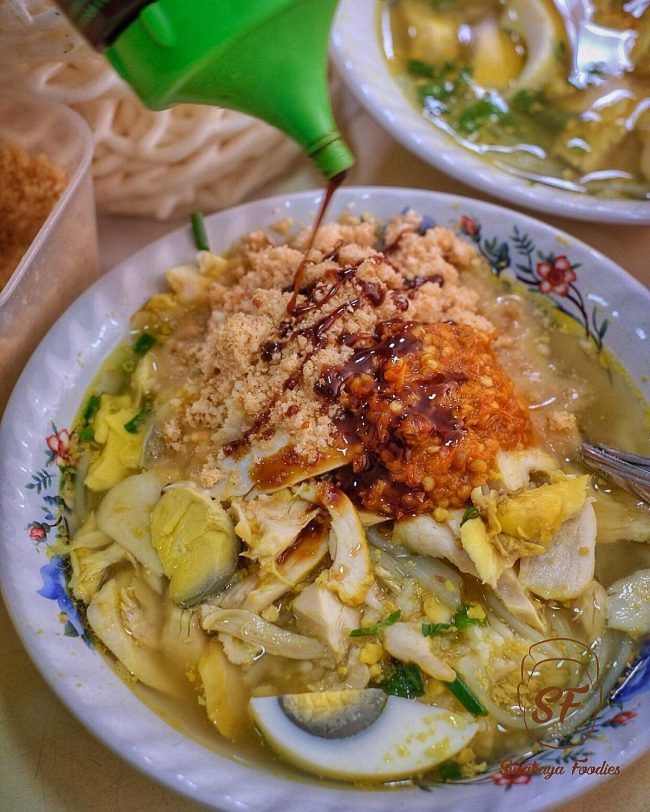 Soto Lamongan Cak Har via iG @surabayafoodies, 1. Nasi Goreng Jancuk, 2. Sego Sambel Khas Surabaya, 3. Nasi Cumi Nikmat Surabaya, 4. Nasi Campur Tambak Bayan, 5. Nasi Empal Pengampon, 6. Nasi Krawu Surabaya, 7. Rujak Cingur Khas Surabaya, 8. Tahu Tek Surabaya, 9. Pecel Semanggi, 10. Sate Klopo, 11. Sate Lisidu, 12. Sate Karak, 13. Lontong Kupang, 14. Lontong Balap Paling Enak, 15. Mie Akhirat Kota SBY, 16. Mie Pecun, 17. Bebek Mercon, 18. Bebek Palupi, 19. Bebek Goreng Sinjay, 20. Bebek Tugu Pahlawan, 21. Rawon Kalkulator Taman Bungkul, 22. Rawon Setan Khas Surabaya, 23. Belut Spesial Khas Surabaya, 24. Soto Lamongan Cak Har, 25. Kepiting Cak Gundul, 26. Tahu Campur , 27. Surabaya Snowcake , 28. Almond Crispy Cheese, 29. Es Krim Zangrandi , 30. Soto Gubeng, 31. Pohong Tata, 32. Lapis Surabaya, 33. Sirup Bogem Mangrove