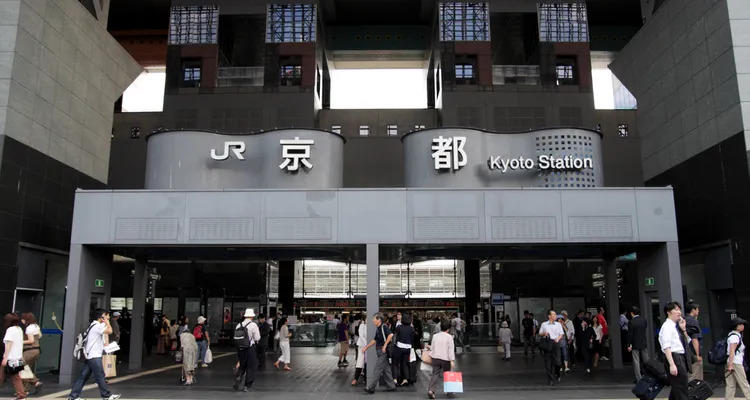Stasiun Kyoto via shutterstock