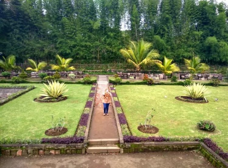 Taman yang indah via google maps Ananta Ary, Alamat Candi Badut, Jam Operasional Candi Badut, Fasilitas Di Candi Badut, Harga Tiket Masuk Candi Badut, Rute Menuju Candi Badut, Sejarah Candi Badut, Daya Tarik Wisata