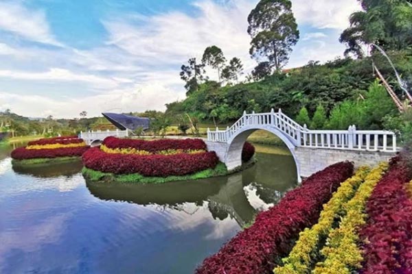 Taman Lembah Dewata, 1. Taman Lembah Dewata, 2. Perkebunan Teh Rancabali, 3. Stone Garden, 4. Taman Hutan Raya Ir. H. Juanda, 5. Amazing Art World 3 Dimensi, 6. Curug Cimahi, 7. Green Kenyot Cikahuripan, 8. Bukit Jamur Ciwidey, 9. Ranca Upas, 10. Orchid Forest Cikole, 11. Kampung Korea (Little Seoul Bandung), 12. Upside Down World, 13. Rabbit Town, 14. China Town, 15. Forest Walk, 16. Kampung Dago Pojok, 17. Kawah Putih Ciwidey, 18. Bukit Senyum, 19. D’Dieuland, 20. Trans Studio Bandung, 31. Farm House Lembang, 32. Sanghyang Heuleut, 33. GH Universal, 34. Sendang Geulis Kahuripan