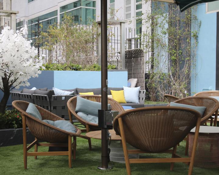 Teras Restoran Ovolo Southside