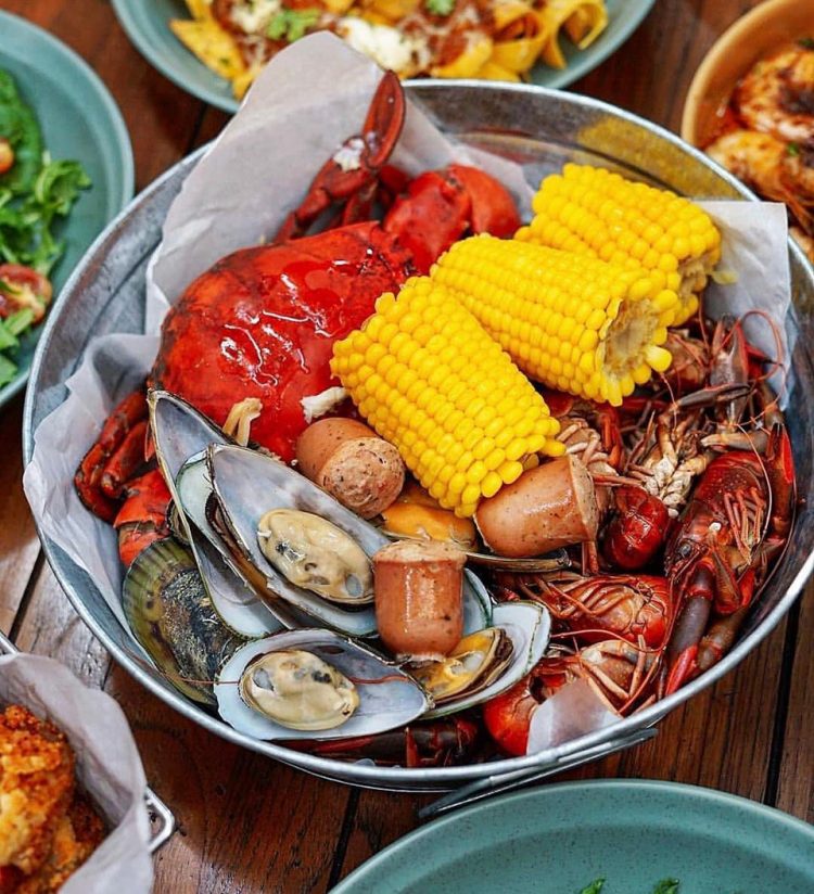 The Holy Crab via Ig @herlin.lay, 1. Bandar Djakarta di Kota Tua, 2. Seribu Rasa, 3. Pesisir Seafood, 4. Pondok Laguna, 5. Layar Seafood, 6. Nelayan Seafood and Restaurant, 7. The Holy Crab, 8. Rumah Makan Sulawesi, 9. Rasane Seafood, 10. Fish Streat, 11. Aroma Sop Seafood, 12. Aroma Sedap, 13. Loobie Lobster, 14. Live Seafood Cabe Ijo, 15. Talaga Sampireun, 16. Kepiting Asap Cendrawasih, 17. Santai Malam 1001, 18. Wiro Sableng 212 Kelapa Gading, 19. Seafood Ayu, 20. Grand Marco Seafood, 21. Bola Seafood Acui, 22. Seafood PLTU Ancol, 23. Seafood 68 Kemanggisan, 24. Dinar Seafood, 25. Karimata Restoran, 26. Santiga Seafood, 27. Sentosa Seafood Market, 28. Jemahdi Seafood di Jl. Pantai Indah Kapuk (Tutup Permanen), 29. Wisata Kuliner Pecenongan