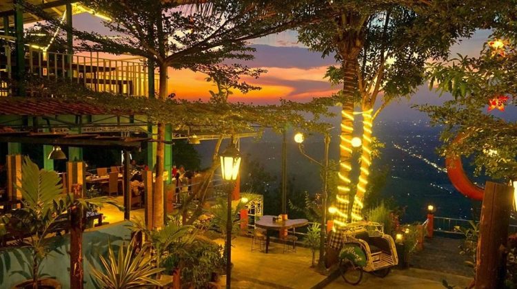 The Manglung Bukit Bintang, Letak Strategis Bukit Bintang Jogja, Nikmati Pemandangan Kota Yogyakarta di Bukit Bintang, Wisata Kuliner Menggiurkan di Bukit Bintang Jogja, Pemandangan Alam di Bukit Bintang Yang Sangat Menakjubkan, Dinner Romantis di Bukit Bintang Jogja, Fasilitas Bukit Bintang Jogja