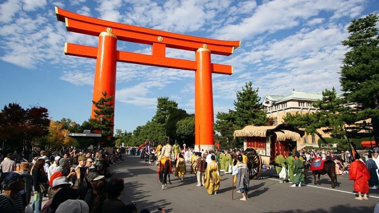 Torii utama Heian Shrine 101 Tempat Wisata Gratis di Kyoto Terhits & Terpopuler Dikunjungi