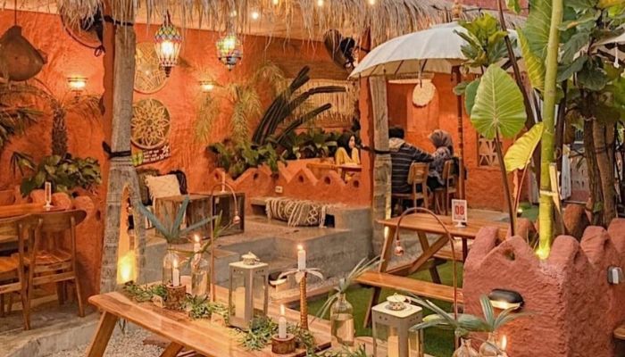 Tropikal Coffee via Jurnalis Indonesia, 1. Boncafe – Pregolan, 2. Wisata Pelabuhan di Surabaya North Quay, 3. Loop – Graha Famili, 4. Domicile Kitchen &amp; Lounge, 5. Historica Coffee &amp; Pastry, 6. Monopole Coffee Lab, 7. White House Surabaya | Resto Garden Lounge, 8. Pavilion Restaurant at JW Marriott Surabaya, 9. Tropikal Coffee, 10. The Consulate Surabaya, 11. The Socialite Bistro &amp; Lounge, 12. Danau Angsa Pakuwon City, 13. Cafe Rooftop Mibimibi, 14. Palacio Sky Cafe, 15. Sky 36 Rooftop Dining, 16. Citilites Skyclub &amp; Bistro Java Paragon, 17. Garden Cafe – XXI Ciputra World Surabaya, 18. Ekowisata Mangrove Wonorejo, 19. Cafe bawah Jembatan Suramadu, 20. The Gallery Restaurant – Ciputra World Hotel Surabaya