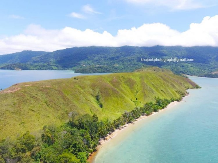 Trekking di Gunung Botak, Manokwari Selatan via Ig @imanuelhajock
