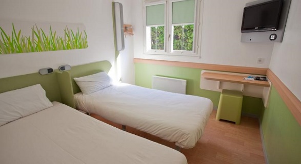 Triple Room, via booking, 1. Kyriad Disneyland Resort Paris, Salah Satu Hotel Partner Disneyland Paris yang Rate-nya Kerap Diobral Abis!, 2. Walau Nggak Sepenuhnya Berbentuk Hotel, Sejours et Affaires Rive Gauche Aparthotel Ini Cukup Layak Untuk Dipertimbangkan, 3. Satu Lagi Hotel Partner Disneyland Paris yang Perlu Dipertimbangkan, yaitu Adagio Marne La Vallée Val d’Europe Aparthotel, 4. Hipark Residence Serris Val d’Europe, Apartemen Keren yang Rate-nya Masih Dibawah 1 Juta, 5. Alternatif Lainnya, Kalian Bisa Melirik Residhome Val d’Europe Yang Juga Ada di Sekitar Disneyland Paris, 6. Walau Nggak Dekat-Dekat Amat dengan Disneyland Paris, Ibis Budget Marne la Vallée Layak Dilirik Karena Rate-nya yang Asyik Banget
