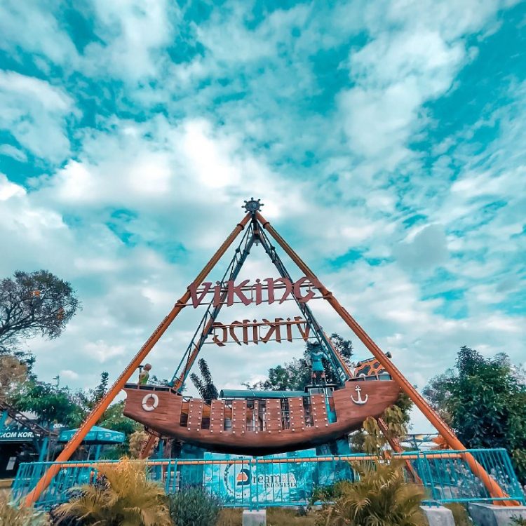 Wahana kora-kora, Lokasi Wisata Taman Hiburan Sindu Kusuma Edupark, Rute Menuju Lokasi Wisata Edupark, Wisata Sindu Kusuma Edupark, Harga Tiket Masuk Sindu Kusuma Edupark, Fasilitas yang Tersedia, Harga Tiket Wahana Sindu Kusuma Edupark, Wahana Seru di Sindu Kusuma Edupark, Tips Berlibur