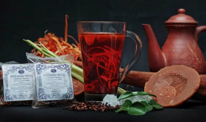 Wedang Uwuh via Kabarindonesia, 1. Gudeg , 2. Krecek, 3. Bakpia Pathok, 4. Yangko, 5. Oseng Mercon, 6. Cilok Gajahan, 7. Cenil Jogja , 8. Geplak , 9. Coklat Monggo , 10. Bakmi Jogja , 11. Gatot Gunung Kidul , 12. Walang atau Belalang Goreng, 13. Nasi Tiwul, 14. Sego Abang Jirak , 15. Sayur Lombok Ijo , 16. Bakmi Pentil , 17. Peyek Tumpuk , 18. Mie Des , 19. Kue Adrem , 20. Sate Klatak , 21. Wedang Uwuh, 22. Wedang Ronde, 23. Nasi Kucing, 24. Mangut Lele, 25. Kopi Jos, 26. Ingkung Ayam, 27. Mie Lethek, 28. Soto Bathok, 29. Kipo, 30. Soto Lenthok, 31. Brongkos, 32. Geblek, 33. Sate Petir, 34. Tengkleng Gajah, 35. Kicak, 36. Sate Kere, 37. Kripik Belut, 38. Enthok Slenget, 39. Sego Pliket, 40. Sego Godhog, 41. Sambel Welut