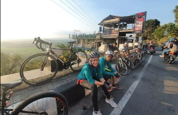 nongkrong asyik bersama komunitas via google maps, Letak Strategis Bukit Bintang Jogja, Nikmati Pemandangan Kota Yogyakarta di Bukit Bintang, Wisata Kuliner Menggiurkan di Bukit Bintang Jogja, Pemandangan Alam di Bukit Bintang Yang Sangat Menakjubkan, Dinner Romantis di Bukit Bintang Jogja, Fasilitas Bukit Bintang Jogja