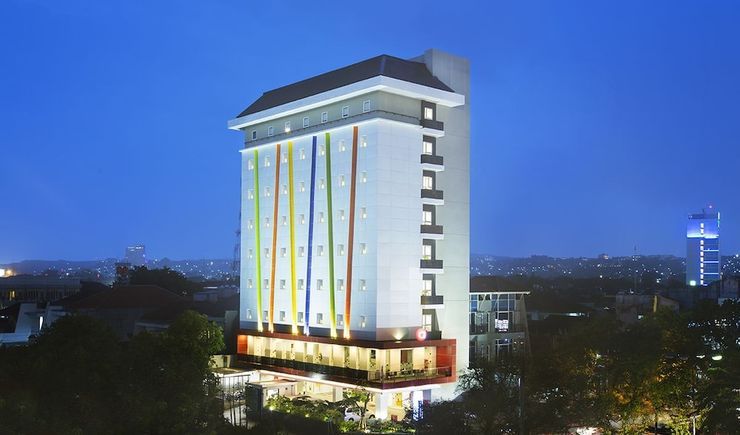 Amaris Hotel Simpang Lima via Pegipegi, 1. Simpang Lima Residence, 2. Ibis Semarang Simpang Lima, 3. @Hom Hotel, 4. Amaris Hotel Simpang Lima, 5. Sumi Hotel Simpang Lima, 6. Andelir Convention Hotel, 7. Pandanaran Hotel, 8. Allstay Hotel, 9. Singosari Residence, 10. Damai Residence – Heritage Hotel, 11. Permata Guest House, 12. Just Inn, 13. Quest Hotel Semarang, 14. Hotel Ciputra Semarang, 15. Louis Kienne Hotel Simpang Lima, 16. Hotel Santika Premiere Semarang, 17. Holiday Inn Express Semarang Simpang Lima