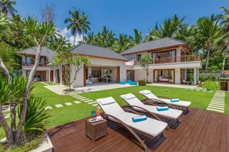 Anda bisa bersantai di halaman depan Villa Tirta Nila, Sewa Villa di Amed, Ombak yang Tenang dan Cocok Untuk Liburan., Oase Tenang di Sepanjang Pantai Timur Pulau Bali, Villa Lepas Pantai yang Nyaman, Ini adalah tempat yang tepat bagi Anda yang mengutamakan privasi, Staf yang Ramah, Fasilitas dan Layanan yang disediakan villa bagi penyewanya:, Cara Akses ke Villa :, How to get there, Aktvitas Wisata yang bisa anda lakukan di sana, Testimonial