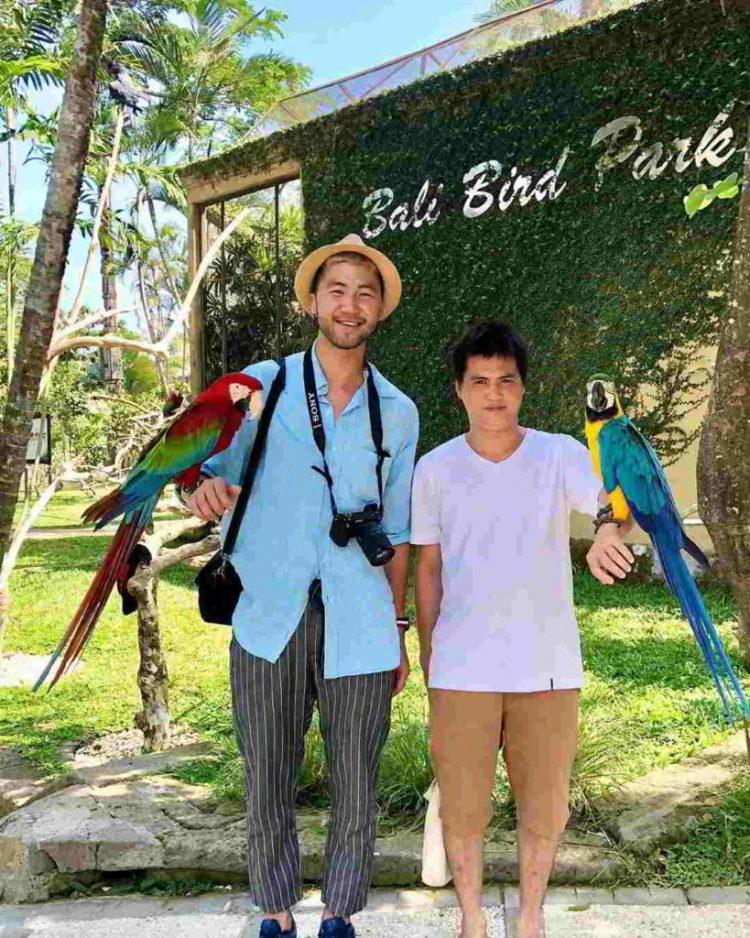 Atraksi Guyu-Guyu Corner via IG @ijass25, Taman Burung Bali Bird Park, Harga Tiket Masuk untuk Wisatawan Domestik, Jam Buka , Apa yang menarik di Bali Bird Park?, Ruang hidup yang tertata dengan baik dengan 50 pohon Palm dan 2000 Tanaman Tropis, Melihat pusat perkembangbiakan burung dari bertelur sampai menetas, Lokasi restauran dan cafe yang menyenangkan dengan suasana alam dan kicauan burung, Atraksi dan Pertunjukan di Bali Bird Park, Jadwal Pertunjukan, Tips Liburan ke Bali Bird Park, Cara Terbaik Menuju Lokasi Bali Bird Park Gianyar, Waktu Terbaik Liburan Ke Bird Park Gianyar
