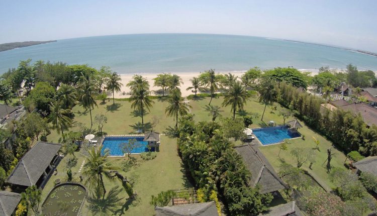 Balutan Pesona Tropis dan putihnya pasir pantai di villa Hanani, 1. Villa Jamalu  – villa 4 kamar tidur di atas tebing dengan pemandangan laut di Jimbaran Bali, 2. Villa Hanani – villa di pinggir pantai dengan 2 kamar tidur di Jimbaran Bali, 3. Villa Adenium, 4. Villa Aiko, 5. Temple Hill Residence Villa (Mulai Rp 1,67 Juta Per Malam), 6. Kayumanis Jimbaran Private Villas &amp; Spa, 7. Villa Blue Horizon Bali Rp 1.755.160, 8. Vandana Villa Jimbaran, 9. Villa Bali Blue  8 Orang 2.770.750, 10. Villa Camellia, 11. Villa AYANA Resort (mulai IDR 4.933.698), 12. Jimbaran Balangan Beach Front Villa Nakar (mulai IDR 2.104.286), 13. Villa Rama Shinta Jimbaran (mulai IDR 1.492.906), 14. Villa Aum (mulai IDR 12.000.119), 15. Villa Bening (mulai IDR 2.402.867)