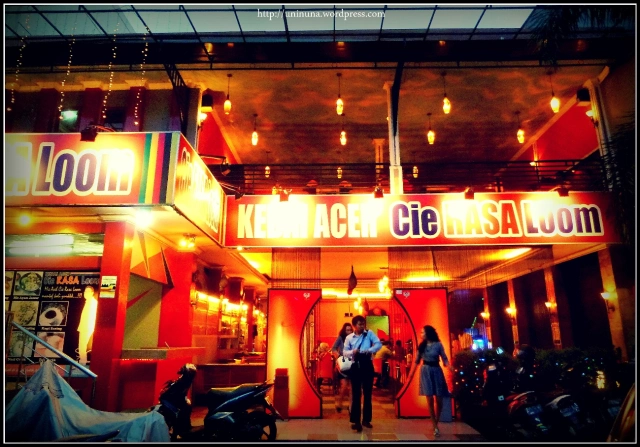 Cie Rasa Loom Buah Batu via Uninuna.wordpresscom, 1. Chingu Cafe, 2. Pino Pizza (Tutup Permanen), 3. Nasi Goreng Mafia, 4. Waroeng Setiabudhi, 5. Batagor Darto, 6. Kafe Burangrang, 7. Maeta Coffee, 8. Bakso Istigfar, 9. Bebek Goreng Haji Slamet, 10. Dapur Dahapati, 11. Sapu Lidi Resto and Cafe, 12. Cafe d’Pakar, 13. Kafe Lawangwangi, 14. Rumah Sosis, 15. Mie Kocok Mang Dadeng, 17. Braga Citywalk, 20. Warung Prasmanan Ceu Mar, 27. Suis Butcher, 29. Makan di Kapal Pinisi Danau Situ Patenggang, 35. Nasi Bancakan Mang Barna dan Bi Oom, 36. Rumah Makan Ampera, 37. Mie Ramen, 38. Paskal Food Market, 39. The Valley Bistro and Cafe, 40. Warung Salse, 41. Congo Cafe And Gallery, 42. Natural Resto dan Strawberry Land, 43. Kampung Daun, 44. Roemah Nenek Resto Cafe, 45. Atmosphere Resort Cafe , 46. Raja Rasa, 47. Cie Rasa Loom Buah Batu
