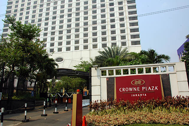Crowne Plaza Hotel via Cityseeker, 1. Upscale Suites, 2. RedDoorz Plus @Karet Setiabudi, 3. Blessing Residence, 4. Fairmont Jakarta, 5. Amelia Guest House Jakarta, 6. Audah Guesthouse Syariah, 7. Le Meridien, 7. ZEN Premium Sampoerna Strategic Square , 8. Capital O 203 Prasada Mansion , 9. HARRIS Suites FX Sudirman, 10. Aryaduta Semanggi, 11. The Sultan Hotel Jakarta, 12. Crowne Plaza Hotel, 13. The Gunawarman, 14. JW Marriott Hotel Jakarta, 15. OYO 3931 Wtc Kuningan