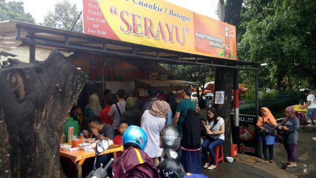 Cuanki Serayu via Destinasi Bandung, 1. Chingu Cafe, 2. Pino Pizza (Tutup Permanen), 3. Nasi Goreng Mafia, 4. Waroeng Setiabudhi, 5. Batagor Darto, 6. Kafe Burangrang, 7. Maeta Coffee, 8. Bakso Istigfar, 9. Bebek Goreng Haji Slamet, 10. Dapur Dahapati, 11. Sapu Lidi Resto and Cafe, 12. Cafe d’Pakar, 13. Kafe Lawangwangi, 14. Rumah Sosis, 15. Mie Kocok Mang Dadeng, 17. Braga Citywalk, 20. Warung Prasmanan Ceu Mar, 27. Suis Butcher, 29. Makan di Kapal Pinisi Danau Situ Patenggang, 35. Nasi Bancakan Mang Barna dan Bi Oom, 36. Rumah Makan Ampera, 37. Mie Ramen, 38. Paskal Food Market, 39. The Valley Bistro and Cafe, 40. Warung Salse, 41. Congo Cafe And Gallery, 42. Natural Resto dan Strawberry Land, 43. Kampung Daun, 44. Roemah Nenek Resto Cafe, 45. Atmosphere Resort Cafe , 46. Raja Rasa, 47. Cie Rasa Loom Buah Batu