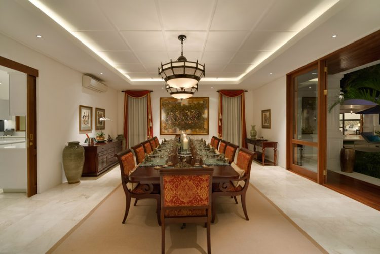 Dining Room khas Belanda yang bisa menampung 12 tamu dewasa, 1. Villa Windu Asri – villa private dengan 6 kamar tidur di Seminyak Bali, 2. Villa Casa Brio, Menawarkan Kenyamanan di Tengah Kota Yang Padat, 2. Villa De Suma, 4. Villa Atas Ombak, 5. Villa Adasa, 6. The Baganding Villa, 7. Villa Carrion Seminyak (mulai dari Rp1.010.000), 8. Citra Garden Boulevard Villa (Mulai Rp682.168), 9. Villa Kayu Raja (Mulai dari Rp900.000), 10. Bali Studio Margarita No. 3 (Mulai dari Rp740.814), 11. Lovely Budget Villa in Seminyak (Mulai dari Rp693.059), 12. Paras Villa (Mulai dari Rp890.000), 13. Homy Cozy (Mulai dari Rp996.273), 14. The Villa LiLy (Mulai dari Rp770.552), 15. Villa Maya (Mulai dari Rp753.801), 16. Seminyak Suite, 17. Kiss Bali Villas, 18. Downtown Villas, 19. The Wolas, 20. Holyfat Villa, 21. Javana Royal, 22. Aksari Villa Seminyak, 23. Asa Bali Luxury, 24. Hu’u Villas, 25. Delu Villas, 26. Danoya Villa