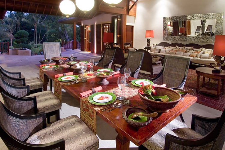 Dining Table di Living Room untuk menikmati sarapan pagi dan makan malam, 1. Villa Ombak Laut – villa pinggir pantai dengan 6 kamar tidur di Canggu Bali, 2. Villa Mana – villa pemandangan sawah dengan 5 kamar tidur di Canggu Bali, 3. Villa Mako – villa private dengan 3 kamar tidur di Canggu Bali, 4. Villa Mahatma House, Villa 5 kamar tidur di Pinggir Pantai  Canggu Bali, 5. Villa Levi – villa pinggir sungai dengan 5 kamar tidur di Canggu Bali, 6. Villa Kudus – villa private dengan 5 kamar tidur di Canggu Bali, 7. Villa Kalyani – villa private 5 kamar tidur di Canggu Bali, 8. Villa Pangi Gita – villa private dengan 3 kamar tidur di Canggu Bali, 9. Villa Asmara, 10. Asatu Villa, 11. The Bali Dream, 12. Villa Sahaja, 14. Aswattha Villa, 15. The Tamantis, 16. Villa Senara, 17. Aksata Villas, 18. The Canggu Boutique, 19. Regali Villa, 20. The Loft Villas