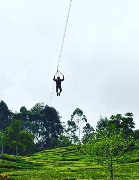 Flying Fox via IG @air_panas_walini, Wahana Pemandian Air Panas Ciwalini, Fasilitas, Jam Operasional, Rute Menuju Lokasi Pemandian Air Panas Ciwalini, Harga Tiket Masuk