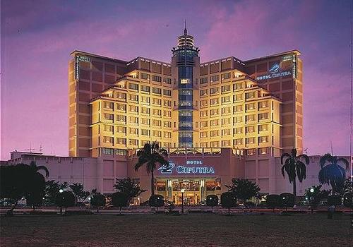 Hotel Ciputra Semarang, 1. Simpang Lima Residence, 2. Ibis Semarang Simpang Lima, 3. @Hom Hotel, 4. Amaris Hotel Simpang Lima, 5. Sumi Hotel Simpang Lima, 6. Andelir Convention Hotel, 7. Pandanaran Hotel, 8. Allstay Hotel, 9. Singosari Residence, 10. Damai Residence – Heritage Hotel, 11. Permata Guest House, 12. Just Inn, 13. Quest Hotel Semarang, 14. Hotel Ciputra Semarang, 15. Louis Kienne Hotel Simpang Lima, 16. Hotel Santika Premiere Semarang, 17. Holiday Inn Express Semarang Simpang Lima