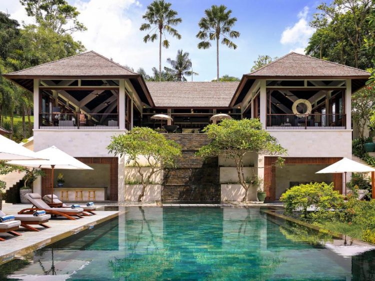 Kolam Renang The Arsana Estate via Booking, 1. The Arsana Estate – villa private dengan 5 kamar tidur di Tanah Lot Bali, 2. Villa Maridadi – villa atas tebing pemandangan laut dengan 11 kamar tidur di Nusa Dua Bali, 3. Villa Belong Dua, Bergaya Arsitektur Bali di Desa Nelayan Seseh Bali, 4. Villa Sophia, 5. Villa 58 Tanah Lot, 6. Private Villa Retreat UTOPIA, 7. The Kryamaha Villas, 8. Villa Puspa, 9. Urban Villa – Joshua District, 10. Villa Vedas, 11. Silversand Villa