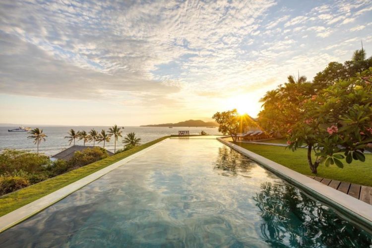 Kolam renang pribadi yang menyatu dengan nuansa alam dan bersantai via Booking, Bali Timur Si Menawan yang Tersembunyi, Villa Aamisha sebuah perpaduan yang indah antara unsur modern dan Bali, Satu Vila Yang Luas, Empat Kamar Tidur Besar, Fitur Vila, Pernikahan Dan Acara Khusus, Fasilitas dan Pelayanan Villa Aamisha, Letak Vila Aamisha