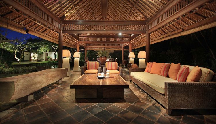 Living Room Villa Hanani dengan sentuhan klasik yang elegan, 1. Villa Jamalu  – villa 4 kamar tidur di atas tebing dengan pemandangan laut di Jimbaran Bali, 2. Villa Hanani – villa di pinggir pantai dengan 2 kamar tidur di Jimbaran Bali, 3. Villa Adenium, 4. Villa Aiko, 5. Temple Hill Residence Villa (Mulai Rp 1,67 Juta Per Malam), 6. Kayumanis Jimbaran Private Villas &amp; Spa, 7. Villa Blue Horizon Bali Rp 1.755.160, 8. Vandana Villa Jimbaran, 9. Villa Bali Blue  8 Orang 2.770.750, 10. Villa Camellia, 11. Villa AYANA Resort (mulai IDR 4.933.698), 12. Jimbaran Balangan Beach Front Villa Nakar (mulai IDR 2.104.286), 13. Villa Rama Shinta Jimbaran (mulai IDR 1.492.906), 14. Villa Aum (mulai IDR 12.000.119), 15. Villa Bening (mulai IDR 2.402.867)