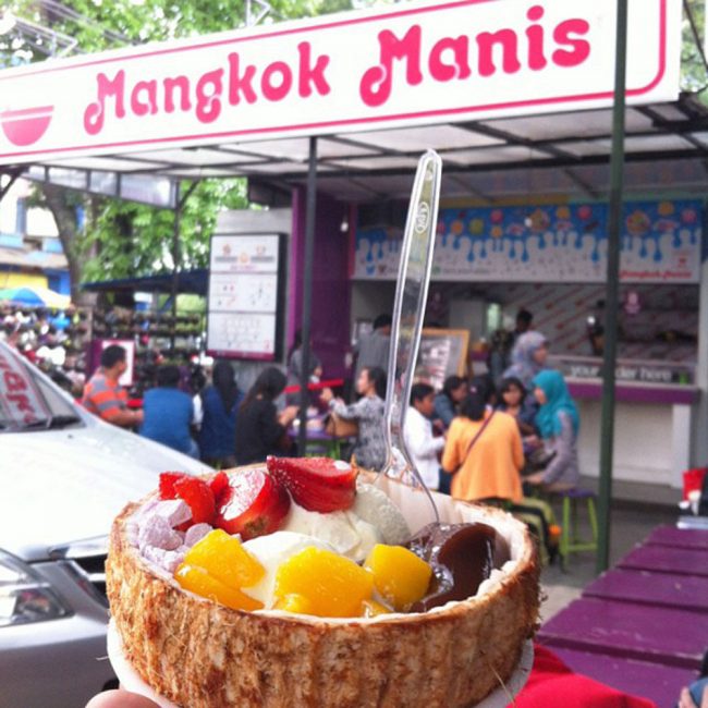 Mangkok Manis via Sadhanas, 1. Chingu Cafe, 2. Pino Pizza (Tutup Permanen), 3. Nasi Goreng Mafia, 4. Waroeng Setiabudhi, 5. Batagor Darto, 6. Kafe Burangrang, 7. Maeta Coffee, 8. Bakso Istigfar, 9. Bebek Goreng Haji Slamet, 10. Dapur Dahapati, 11. Sapu Lidi Resto and Cafe, 12. Cafe d’Pakar, 13. Kafe Lawangwangi, 14. Rumah Sosis, 15. Mie Kocok Mang Dadeng, 17. Braga Citywalk, 20. Warung Prasmanan Ceu Mar, 27. Suis Butcher, 29. Makan di Kapal Pinisi Danau Situ Patenggang, 35. Nasi Bancakan Mang Barna dan Bi Oom, 36. Rumah Makan Ampera, 37. Mie Ramen, 38. Paskal Food Market, 39. The Valley Bistro and Cafe, 40. Warung Salse, 41. Congo Cafe And Gallery, 42. Natural Resto dan Strawberry Land, 43. Kampung Daun, 44. Roemah Nenek Resto Cafe, 45. Atmosphere Resort Cafe , 46. Raja Rasa, 47. Cie Rasa Loom Buah Batu