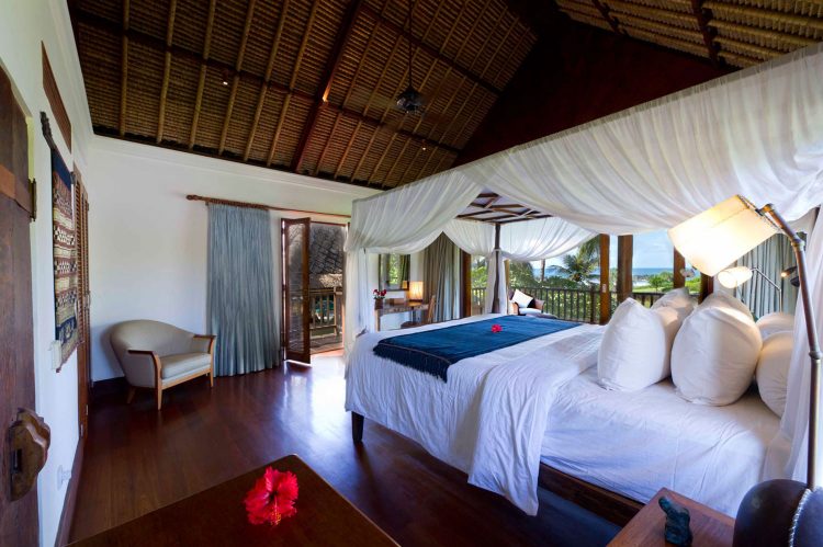 Master Bedroom Ombak dengan view pemandangan laut, 1. Villa Ombak Laut – villa pinggir pantai dengan 6 kamar tidur di Canggu Bali, 2. Villa Mana – villa pemandangan sawah dengan 5 kamar tidur di Canggu Bali, 3. Villa Mako – villa private dengan 3 kamar tidur di Canggu Bali, 4. Villa Mahatma House, Villa 5 kamar tidur di Pinggir Pantai  Canggu Bali, 5. Villa Levi – villa pinggir sungai dengan 5 kamar tidur di Canggu Bali, 6. Villa Kudus – villa private dengan 5 kamar tidur di Canggu Bali, 7. Villa Kalyani – villa private 5 kamar tidur di Canggu Bali, 8. Villa Pangi Gita – villa private dengan 3 kamar tidur di Canggu Bali, 9. Villa Asmara, 10. Asatu Villa, 11. The Bali Dream, 12. Villa Sahaja, 14. Aswattha Villa, 15. The Tamantis, 16. Villa Senara, 17. Aksata Villas, 18. The Canggu Boutique, 19. Regali Villa, 20. The Loft Villas