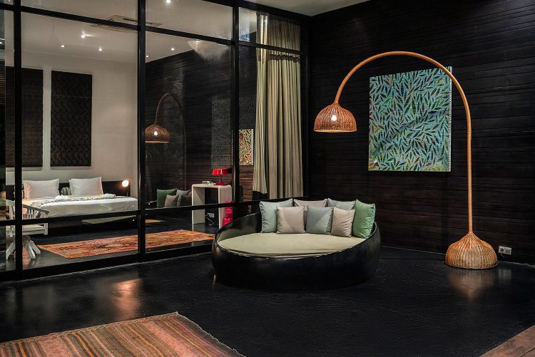 Master Bedroom dengan living teras yang nyaman, 1. Villa Ombak Laut – villa pinggir pantai dengan 6 kamar tidur di Canggu Bali, 2. Villa Mana – villa pemandangan sawah dengan 5 kamar tidur di Canggu Bali, 3. Villa Mako – villa private dengan 3 kamar tidur di Canggu Bali, 4. Villa Mahatma House, Villa 5 kamar tidur di Pinggir Pantai  Canggu Bali, 5. Villa Levi – villa pinggir sungai dengan 5 kamar tidur di Canggu Bali, 6. Villa Kudus – villa private dengan 5 kamar tidur di Canggu Bali, 7. Villa Kalyani – villa private 5 kamar tidur di Canggu Bali, 8. Villa Pangi Gita – villa private dengan 3 kamar tidur di Canggu Bali, 9. Villa Asmara, 10. Asatu Villa, 11. The Bali Dream, 12. Villa Sahaja, 14. Aswattha Villa, 15. The Tamantis, 16. Villa Senara, 17. Aksata Villas, 18. The Canggu Boutique, 19. Regali Villa, 20. The Loft Villas