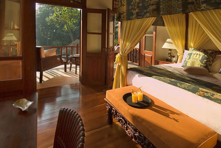 Menikmati suasana pagi dengan kamar tidur yang nyaman di Villa Mako, 1. Villa Ombak Laut – villa pinggir pantai dengan 6 kamar tidur di Canggu Bali, 2. Villa Mana – villa pemandangan sawah dengan 5 kamar tidur di Canggu Bali, 3. Villa Mako – villa private dengan 3 kamar tidur di Canggu Bali, 4. Villa Mahatma House, Villa 5 kamar tidur di Pinggir Pantai  Canggu Bali, 5. Villa Levi – villa pinggir sungai dengan 5 kamar tidur di Canggu Bali, 6. Villa Kudus – villa private dengan 5 kamar tidur di Canggu Bali, 7. Villa Kalyani – villa private 5 kamar tidur di Canggu Bali, 8. Villa Pangi Gita – villa private dengan 3 kamar tidur di Canggu Bali, 9. Villa Asmara, 10. Asatu Villa, 11. The Bali Dream, 12. Villa Sahaja, 14. Aswattha Villa, 15. The Tamantis, 16. Villa Senara, 17. Aksata Villas, 18. The Canggu Boutique, 19. Regali Villa, 20. The Loft Villas