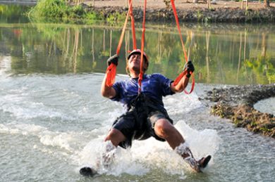 Menjajal Flying Fox Tombro, Wahana Taman Botani Sukorambi, Fasilitas Taman Botani Sukorambi, Jam Operasional, Harga Tiket Masuk, Tips Wisata