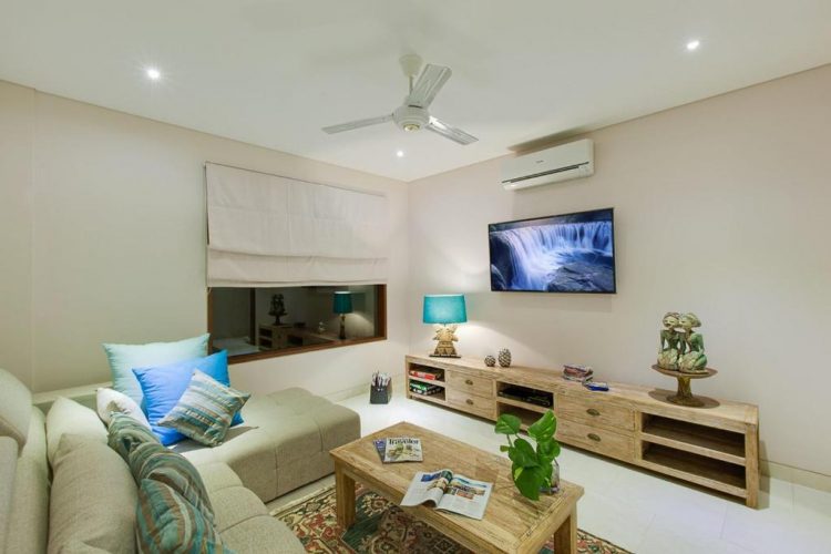 Media Room dengan TV LED serta siaran tv satelit tempat bersanati bersama keluarga, Sewa Villa di Amed, Ombak yang Tenang dan Cocok Untuk Liburan., Oase Tenang di Sepanjang Pantai Timur Pulau Bali, Villa Lepas Pantai yang Nyaman, Ini adalah tempat yang tepat bagi Anda yang mengutamakan privasi, Staf yang Ramah, Fasilitas dan Layanan yang disediakan villa bagi penyewanya:, Cara Akses ke Villa :, How to get there, Aktvitas Wisata yang bisa anda lakukan di sana, Testimonial