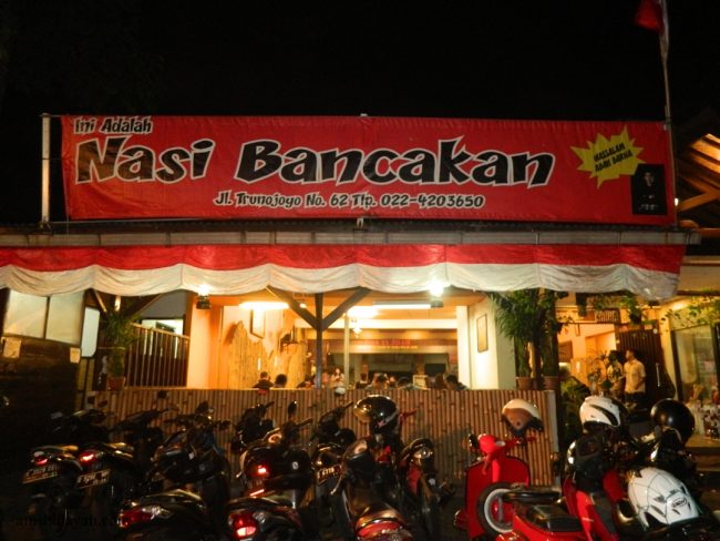 Nasi Bancakan Mang Barna dan Bi Oom via Anishidayah, 1. Chingu Cafe, 2. Pino Pizza (Tutup Permanen), 3. Nasi Goreng Mafia, 4. Waroeng Setiabudhi, 5. Batagor Darto, 6. Kafe Burangrang, 7. Maeta Coffee, 8. Bakso Istigfar, 9. Bebek Goreng Haji Slamet, 10. Dapur Dahapati, 11. Sapu Lidi Resto and Cafe, 12. Cafe d’Pakar, 13. Kafe Lawangwangi, 14. Rumah Sosis, 15. Mie Kocok Mang Dadeng, 17. Braga Citywalk, 20. Warung Prasmanan Ceu Mar, 27. Suis Butcher, 29. Makan di Kapal Pinisi Danau Situ Patenggang, 35. Nasi Bancakan Mang Barna dan Bi Oom, 36. Rumah Makan Ampera, 37. Mie Ramen, 38. Paskal Food Market, 39. The Valley Bistro and Cafe, 40. Warung Salse, 41. Congo Cafe And Gallery, 42. Natural Resto dan Strawberry Land, 43. Kampung Daun, 44. Roemah Nenek Resto Cafe, 45. Atmosphere Resort Cafe , 46. Raja Rasa, 47. Cie Rasa Loom Buah Batu