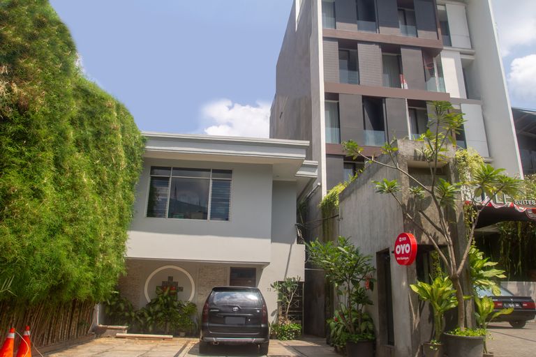 OYO 3931 Wtc Kuningan via Tiket, 1. Upscale Suites, 2. RedDoorz Plus @Karet Setiabudi, 3. Blessing Residence, 4. Fairmont Jakarta, 5. Amelia Guest House Jakarta, 6. Audah Guesthouse Syariah, 7. Le Meridien, 7. ZEN Premium Sampoerna Strategic Square , 8. Capital O 203 Prasada Mansion , 9. HARRIS Suites FX Sudirman, 10. Aryaduta Semanggi, 11. The Sultan Hotel Jakarta, 12. Crowne Plaza Hotel, 13. The Gunawarman, 14. JW Marriott Hotel Jakarta, 15. OYO 3931 Wtc Kuningan