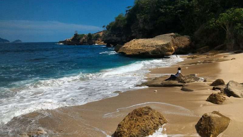 Pantai Semrawang Tulungagung via IG @ahmad_yan1, 1. Pantai Molang, 2. Pantai Popoh, 3. Pantai Kedung Tumpang, 4. Pantai Pathok Gebang, 5. Pantai Ngalur Sanggar, 6. Pantai Coro, 7. Pantai Lumbung, 8. Pantai Klatak, 9. Pantai Brumbun, 10. Pantai Sine, 11. Pantai Gemah, 12. Pantai Sioro, 13. Pantai Godeg, 14. Pantai Dlodo, 15. Pantai Gerangan, 16. Pantai Dadap, 17. Pantai Sidem, 18. Pantai Pacar, 19. Pantai Nglarap Tulungagung, 20. Pantai Putihan, 21. Pantai Sawah Ombo, 22. Pantai Tebing Pancing Tulungagung, 23. Pantai Gladak, 24. Pantai Semrawang Tulungagung, 25. Pantai Tebing Banyu Mulok Tulungagung, 26. Pantai Ngapuracang Tulungagung