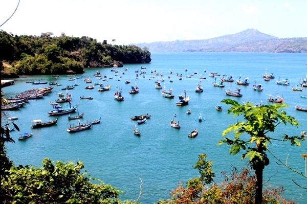 Pantai Popoh, 1. Pantai Molang, 2. Pantai Popoh, 3. Pantai Kedung Tumpang, 4. Pantai Pathok Gebang, 5. Pantai Ngalur Sanggar, 6. Pantai Coro, 7. Pantai Lumbung, 8. Pantai Klatak, 9. Pantai Brumbun, 10. Pantai Sine, 11. Pantai Gemah, 12. Pantai Sioro, 13. Pantai Godeg, 14. Pantai Dlodo, 15. Pantai Gerangan, 16. Pantai Dadap, 17. Pantai Sidem, 18. Pantai Pacar, 19. Pantai Nglarap Tulungagung, 20. Pantai Putihan, 21. Pantai Sawah Ombo, 22. Pantai Tebing Pancing Tulungagung, 23. Pantai Gladak, 24. Pantai Semrawang Tulungagung, 25. Pantai Tebing Banyu Mulok Tulungagung, 26. Pantai Ngapuracang Tulungagung