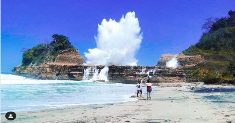 Pantai Pathok Gebang va Inews, 1. Pantai Molang, 2. Pantai Popoh, 3. Pantai Kedung Tumpang, 4. Pantai Pathok Gebang, 5. Pantai Ngalur Sanggar, 6. Pantai Coro, 7. Pantai Lumbung, 8. Pantai Klatak, 9. Pantai Brumbun, 10. Pantai Sine, 11. Pantai Gemah, 12. Pantai Sioro, 13. Pantai Godeg, 14. Pantai Dlodo, 15. Pantai Gerangan, 16. Pantai Dadap, 17. Pantai Sidem, 18. Pantai Pacar, 19. Pantai Nglarap Tulungagung, 20. Pantai Putihan, 21. Pantai Sawah Ombo, 22. Pantai Tebing Pancing Tulungagung, 23. Pantai Gladak, 24. Pantai Semrawang Tulungagung, 25. Pantai Tebing Banyu Mulok Tulungagung, 26. Pantai Ngapuracang Tulungagung