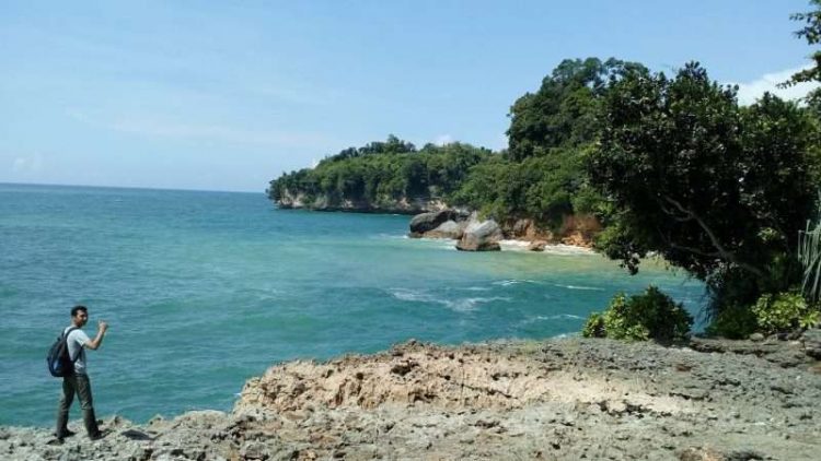 Pantai Tebing Pancing Tulungagung via IG @Ujaeybob_, 1. Pantai Molang, 2. Pantai Popoh, 3. Pantai Kedung Tumpang, 4. Pantai Pathok Gebang, 5. Pantai Ngalur Sanggar, 6. Pantai Coro, 7. Pantai Lumbung, 8. Pantai Klatak, 9. Pantai Brumbun, 10. Pantai Sine, 11. Pantai Gemah, 12. Pantai Sioro, 13. Pantai Godeg, 14. Pantai Dlodo, 15. Pantai Gerangan, 16. Pantai Dadap, 17. Pantai Sidem, 18. Pantai Pacar, 19. Pantai Nglarap Tulungagung, 20. Pantai Putihan, 21. Pantai Sawah Ombo, 22. Pantai Tebing Pancing Tulungagung, 23. Pantai Gladak, 24. Pantai Semrawang Tulungagung, 25. Pantai Tebing Banyu Mulok Tulungagung, 26. Pantai Ngapuracang Tulungagung