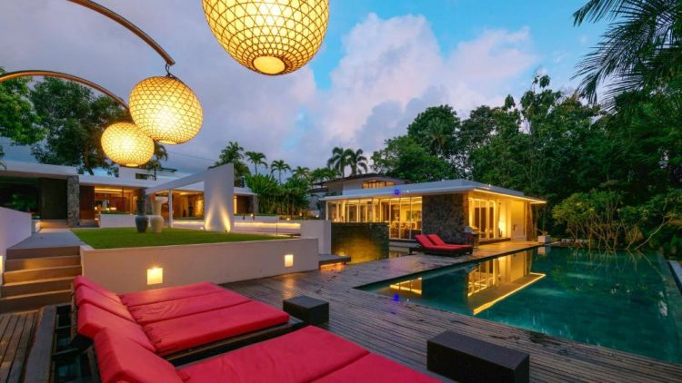 Private Villa Retreat UTOPIA via Booking, 1. The Arsana Estate – villa private dengan 5 kamar tidur di Tanah Lot Bali, 2. Villa Maridadi – villa atas tebing pemandangan laut dengan 11 kamar tidur di Nusa Dua Bali, 3. Villa Belong Dua, Bergaya Arsitektur Bali di Desa Nelayan Seseh Bali, 4. Villa Sophia, 5. Villa 58 Tanah Lot, 6. Private Villa Retreat UTOPIA, 7. The Kryamaha Villas, 8. Villa Puspa, 9. Urban Villa – Joshua District, 10. Villa Vedas, 11. Silversand Villa