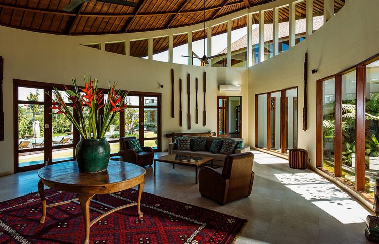 Ruang Tamu Villa Umah Daun karya arsitektur Bali, Komang Suardika, 1. Villa Umah Daun – villa private dengan 5 kamar tidur di Umalas Bali, 2. Villa Malaathina – villa private dengan 7 kamar tidur di Umalas Bali, 3. Menikmati Suasana Pedesaan Bali yang Menentramkan di Villa Arwana, Yuk Mari Bersantai di sini bersama Keluarga anda!, 4. Villa Bali Bali Cottage, Populer di Umalas Bali, 5. Uppala Villa, 6. Villa Adagian, 7. Villa Asia, 8. Grand Akhyati, 9. Villa Mahesa, 10. Villa Ariana, 11. Villa Shakti, 12. Villa Tabatha